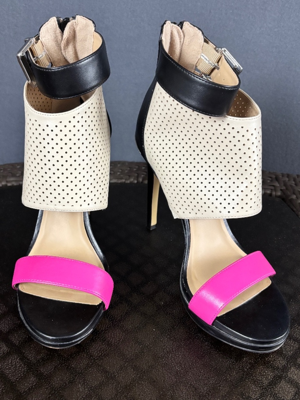 Juicy Couture Alarah Ice Open Toe Stiletto Pumps Heel Zip Size 8.5 Med